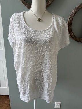 Chico's White Textured Scoop-Neck Short Sleeve Top. Size 3 or XL